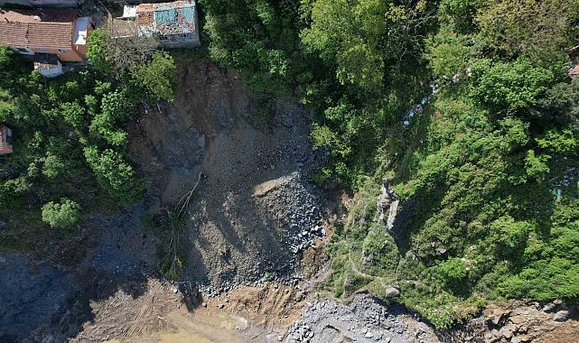 Gaziosmanpaşa'daki heyelan bölgesinin son durumu havadan görüntülendi