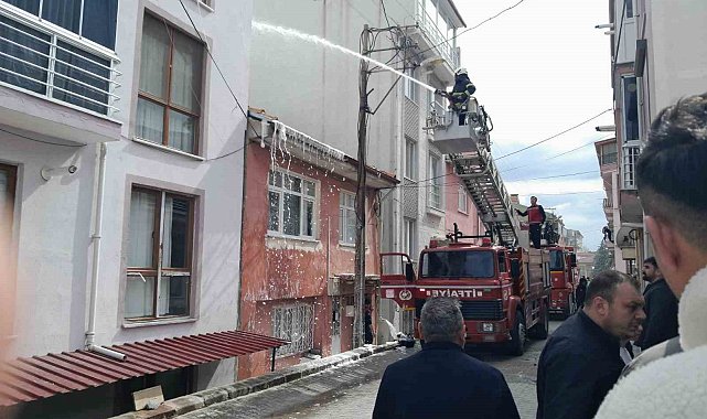 Gediz'de ev yangını