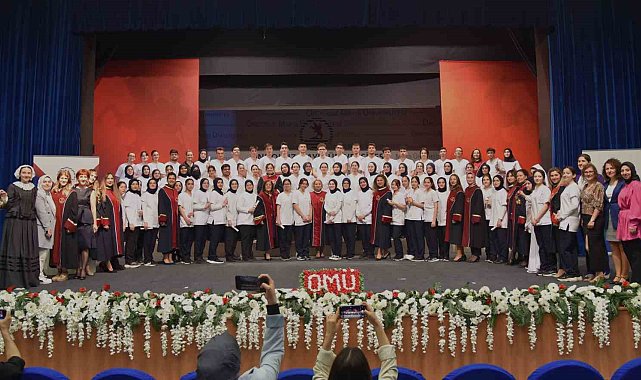 Geleceğin hemşireleri beyaz üniformalarına kavuştu