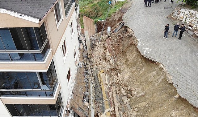 Gemlik'teki heyelanın boyutu havadan görüntülendi