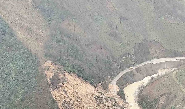 Giresun'da yol çalışması sırasında meydana gelen heyelan nedeniyle birçok köy ulaşıma kapandı