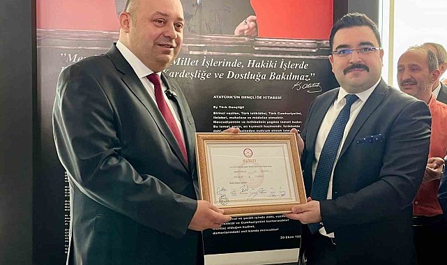 Gönen'de İbrahim Palaz mazbatasını aldı