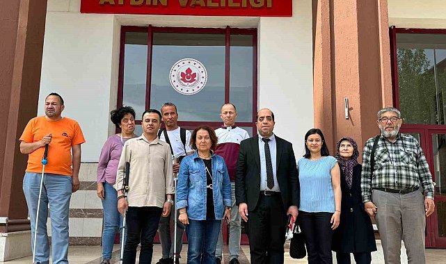Görme engelliler şehitleri unutmadı