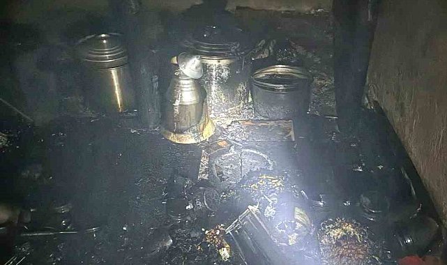 Gümüşhane&#039;de odunluk ve çatı yangını korkuttu