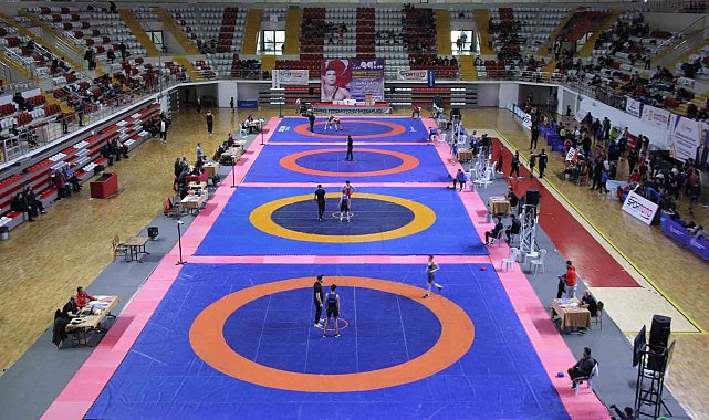 Güreş U15 Türkiye Şampiyonası, Sivas'ta başladı