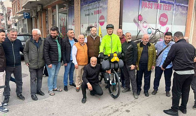 Hac vazifesini yerine getirmek için Kuzey Makedonya'dan bisikletle yola çıktılar