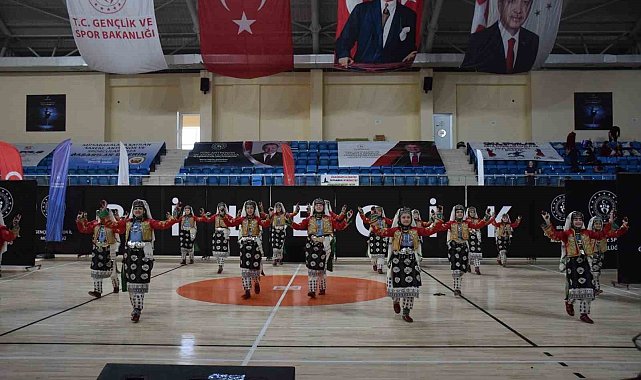 Halk Oyunları Grup Müsabakaları renkli görüntülerle sona erdi
