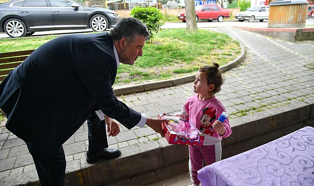 Hanımeli pazarında Başkan Mesut Akbıyık büyük ilgi