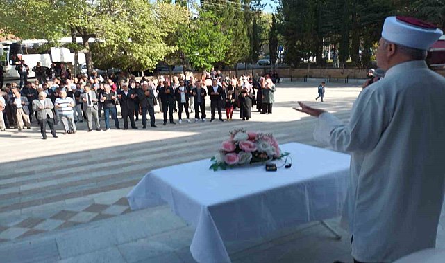 Hayırseverlerin desteği ile hafızlığı bitiren öğrenciler umreye gitti