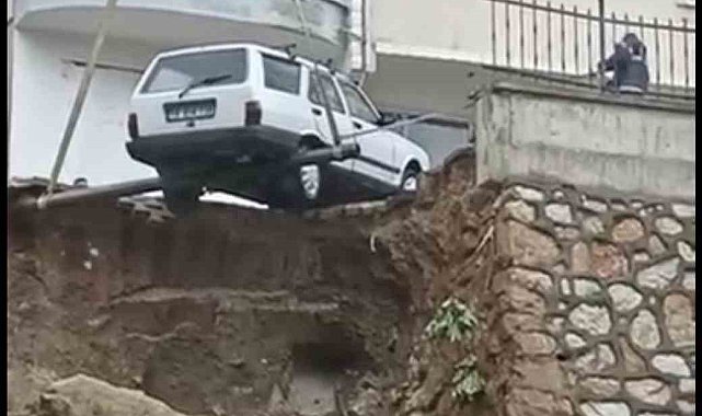Heyelan sonrası uçurumun kenarındaki otomobiller böyle kurtarıldı