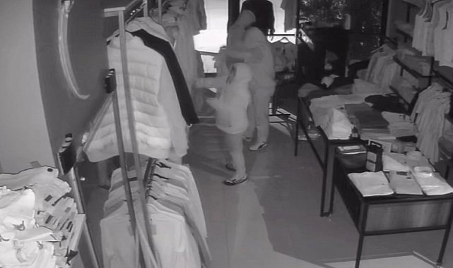 Hırsızlığın bu kadarına da pes: Müşteri gibi önce denediler sonra çaldılar