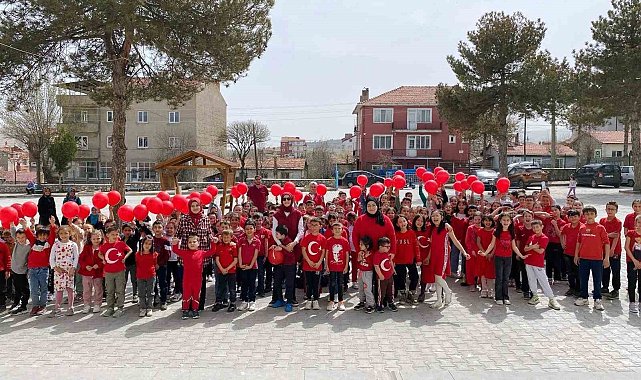 Hisarcık Cumhuriyet İlkokulunda "Otizme Kırmızı Işık Yak" etkinliği