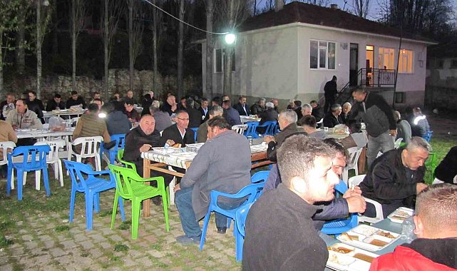 Hisarcık'ta 23 yaşındaki genç muhtardan köye iftar yemeği