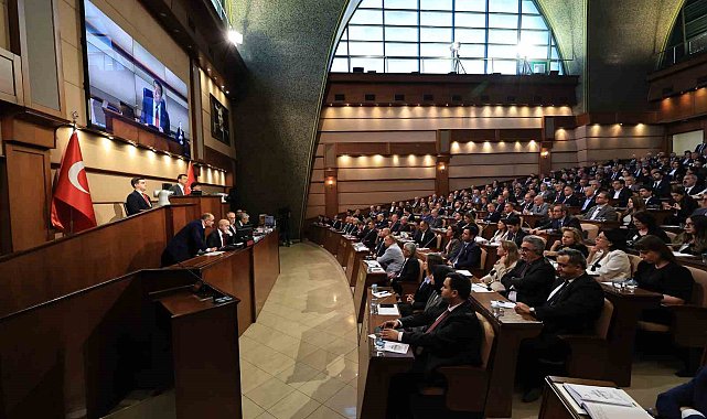 İBB'de seçim sonrası ilk meclis toplantısı yapıldı