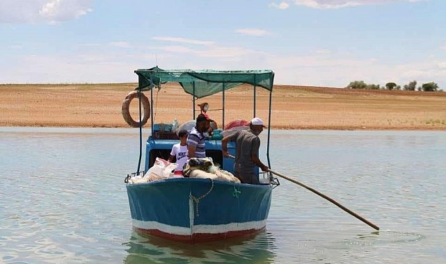 İç sularda balık avı yasağı başladı, balıkçılar teknelerini karaya çekti