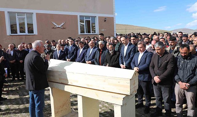 İliç'te cansız bedenine ulaşılan işçi son yolculuğa uğurlandı