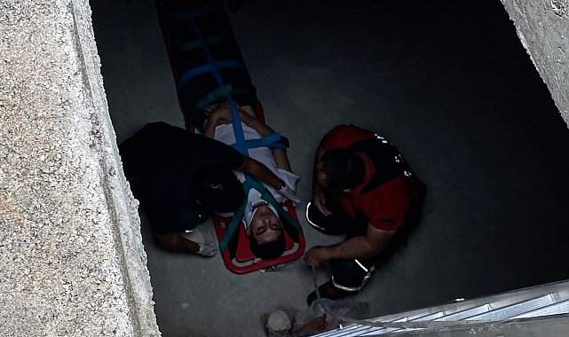 İnşaat alanındaki çukura düşen işçiyi itfaiye ekipleri kurtardı