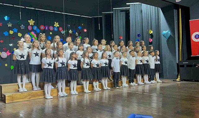 İskenderun Kültür Sarayı'nda çoşkulu 23 Nisan kutlaması