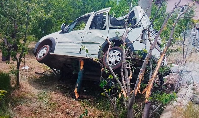 Isparta'da hafif ticari araç bahçeye savruldu: 1 yaralı
