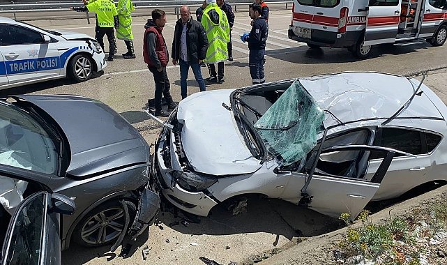Isparta'da kazaya müdahale eden ambulans ve polis aracına başka bir otomobil çarptı: 10 yaralı