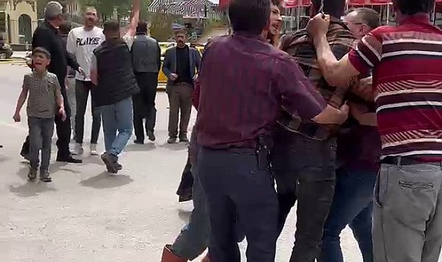 İspir'de iki grup arasında bıçaklı ve sopalı kavga