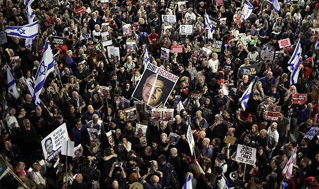 İsrail'de 100 bin kişi Netanyahu ve hükümetini istifaya çağırdı