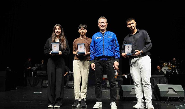 İstanbul gençlik oyunları liseler arası müzik ve şiir yarışmasında en güzel sesler ödüllerini aldı