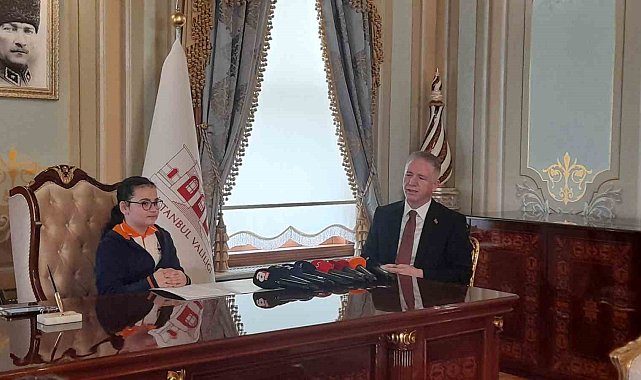 İstanbul Valisi Davut Gül, koltuğunu 4. Sınıf öğrencisi Derin Mina Koç'a devretti