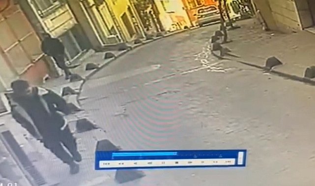 İstanbul'da film gibi olay kamerada: Yanlış adamı vurdu, bayramda el öperken yakalandı