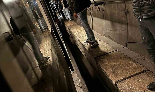 İstanbul'da metro arızalandı yolcular tünelde yürüdü