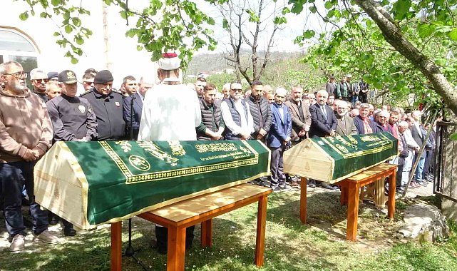 İstanbul'daki yangında hayatını kaybeden baba ve oğlu son yolculuğuna uğurlandı