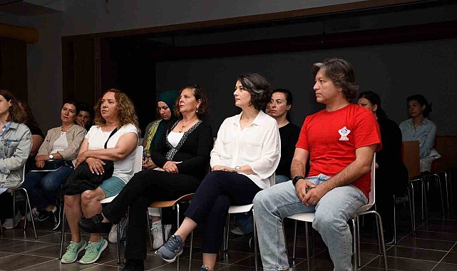 İstasyon Kuşadası otizm eğitim zirvesine ev sahipliği yaptı