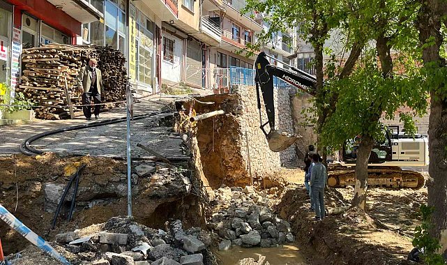 İstinat duvarı çökmüş, 5 katlı bina tahliye edilmişti: Onarım çalışmaları başladı