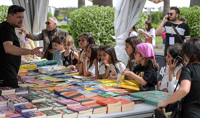İZKİTAP Fest baharın coşkusuyla devam ediyor