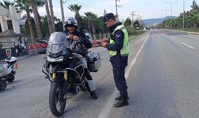 İzmir jandarmasından sıkı bayram trafiği denetimi