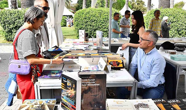 İzmir Kitap Fuarı kitapseverlerin Kültürpark özlemini giderdi
