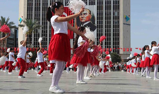 İzmir'de 23 Nisan coşkuyla kutlandı