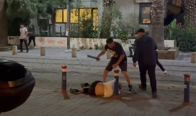 İzmir'de 7 kişi 2 kişiyi öldüresiye dövdü, o anlar kamerada