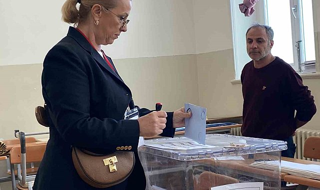 İzmir'de geçersiz oy sayısı 94 bin 435