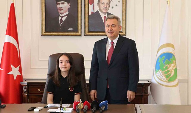 İzmir'de Valilik koltuğu Eda'nın