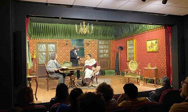 İzmit Belediye Tiyatrosunda perde "İzdivaç" ile açıldı