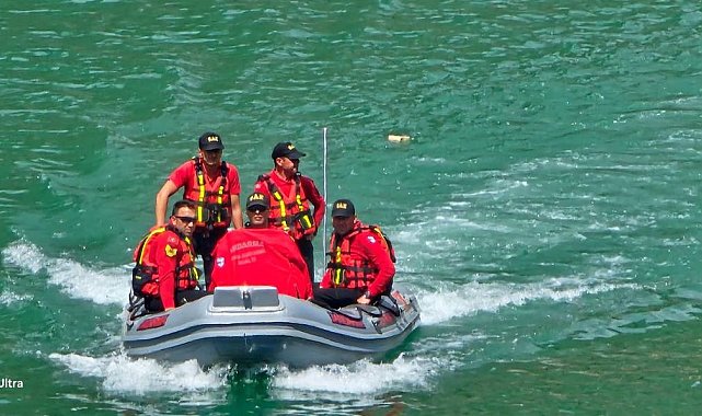 Jandarma ekipleri baraj gülünde kaybolan genci arıyor