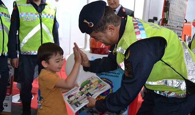 Jandarma, Fethiye Tarım Ve Turizm Fuarı'nda vatandaşları bilgilendirdi