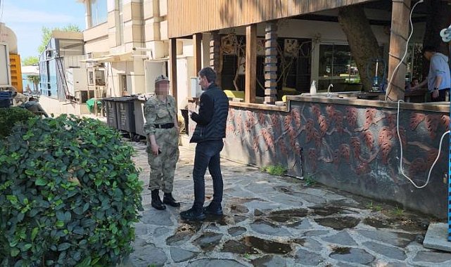 Jandarma üniforması ile GBT kontrolü yaparken polise yakalandı