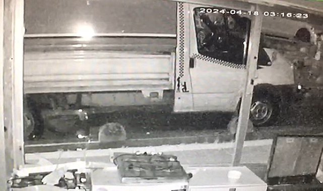 Kadıköy'de bıçaklı saldırı kamerada