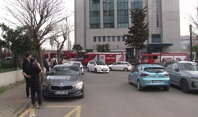 Kadıköy'de lüks plazada yangın: Çalışanlar tahliye edildi