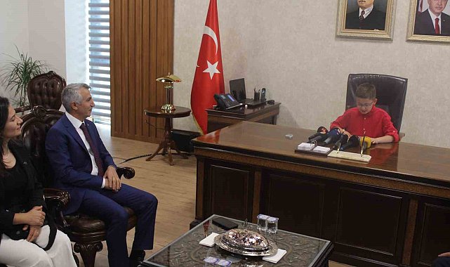 Kahramanmaraş'ın minik valisi Samray: "Ukrayna ve Filistin'de çocuklar bayramı kutlayamıyor"