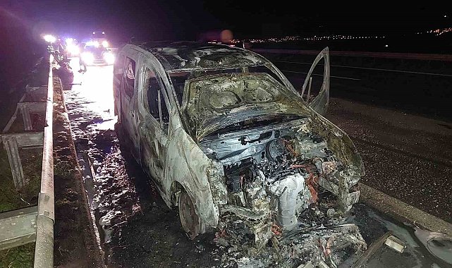Kahramanmaraş'ta seyir halindeki araç yandı
