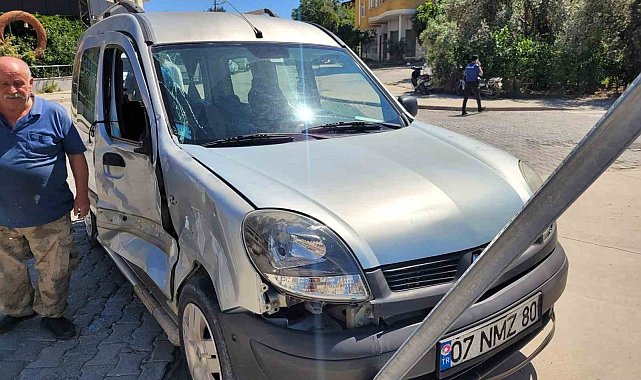 Kamyonet ile hafif ticari araç çarpıştı: 2 yaralı