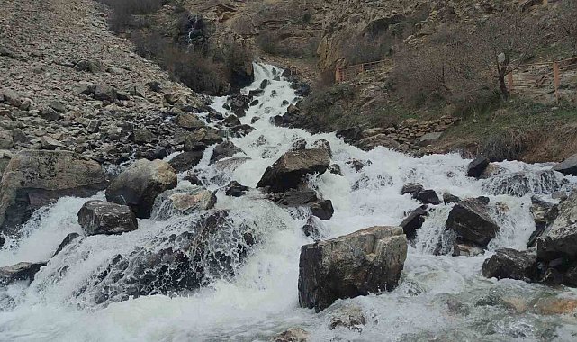 Kanispi şelalesi akmaya başladı